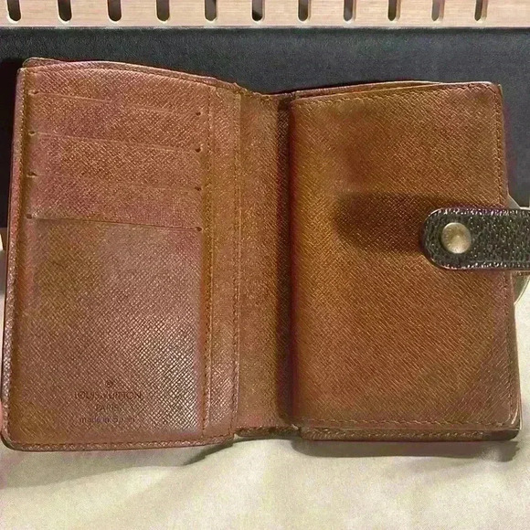 Louis Vuitton Kiss Lock Wallet - Picture 3 of 15